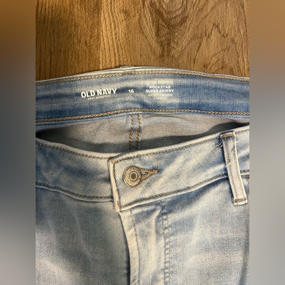 Women's Old Navy Extra High Rise Rockstar Super Skinny Light Jeans - Picture 2 of 3